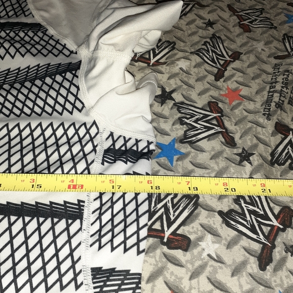 Nike Pro Combat Fitted Dry Fit Very Nice Shirt! - Picture 6 of 6